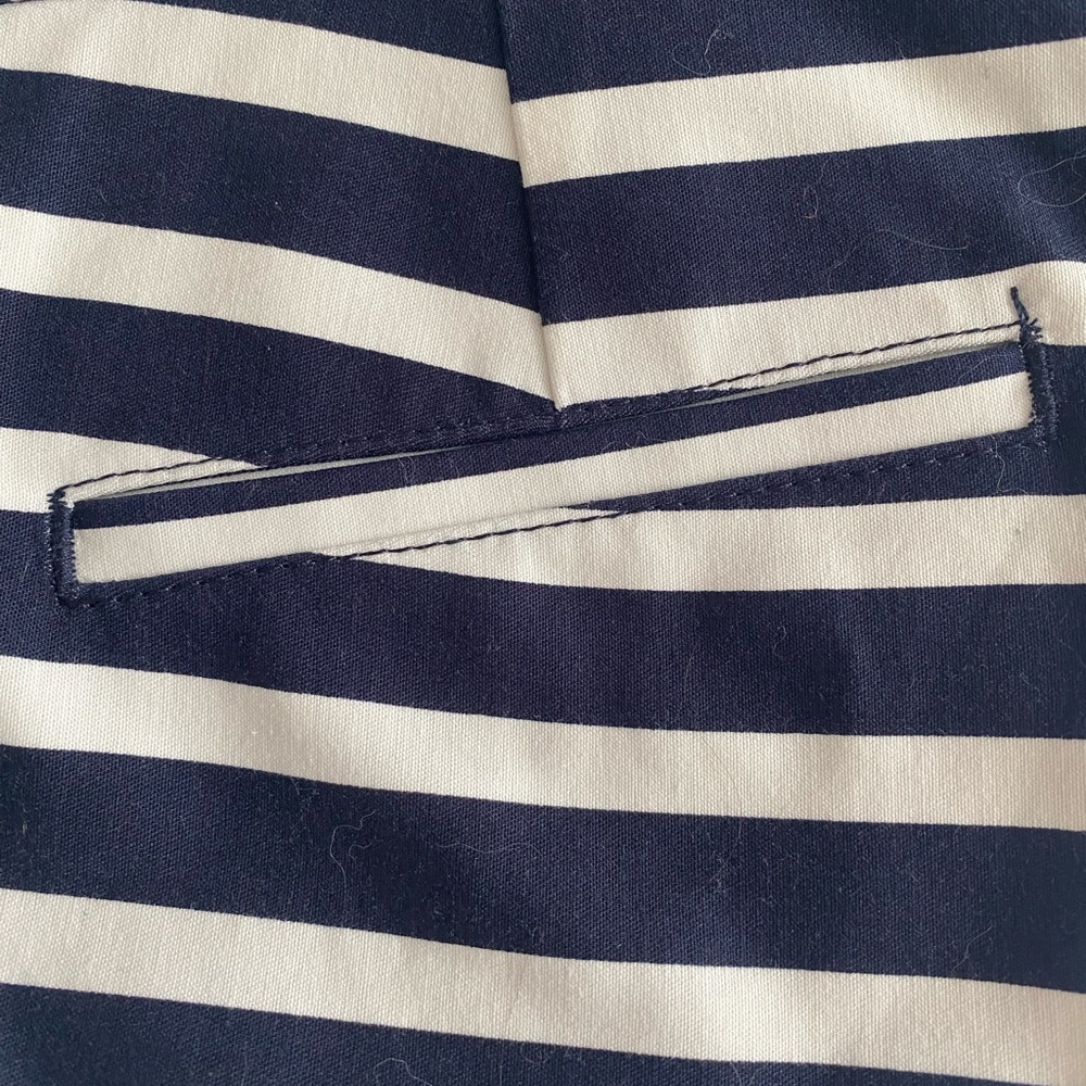 Express Woman’s Size 2R
Ankle Pant Navy White Striped
Sailor Mid Rise - Picture 5 of 6